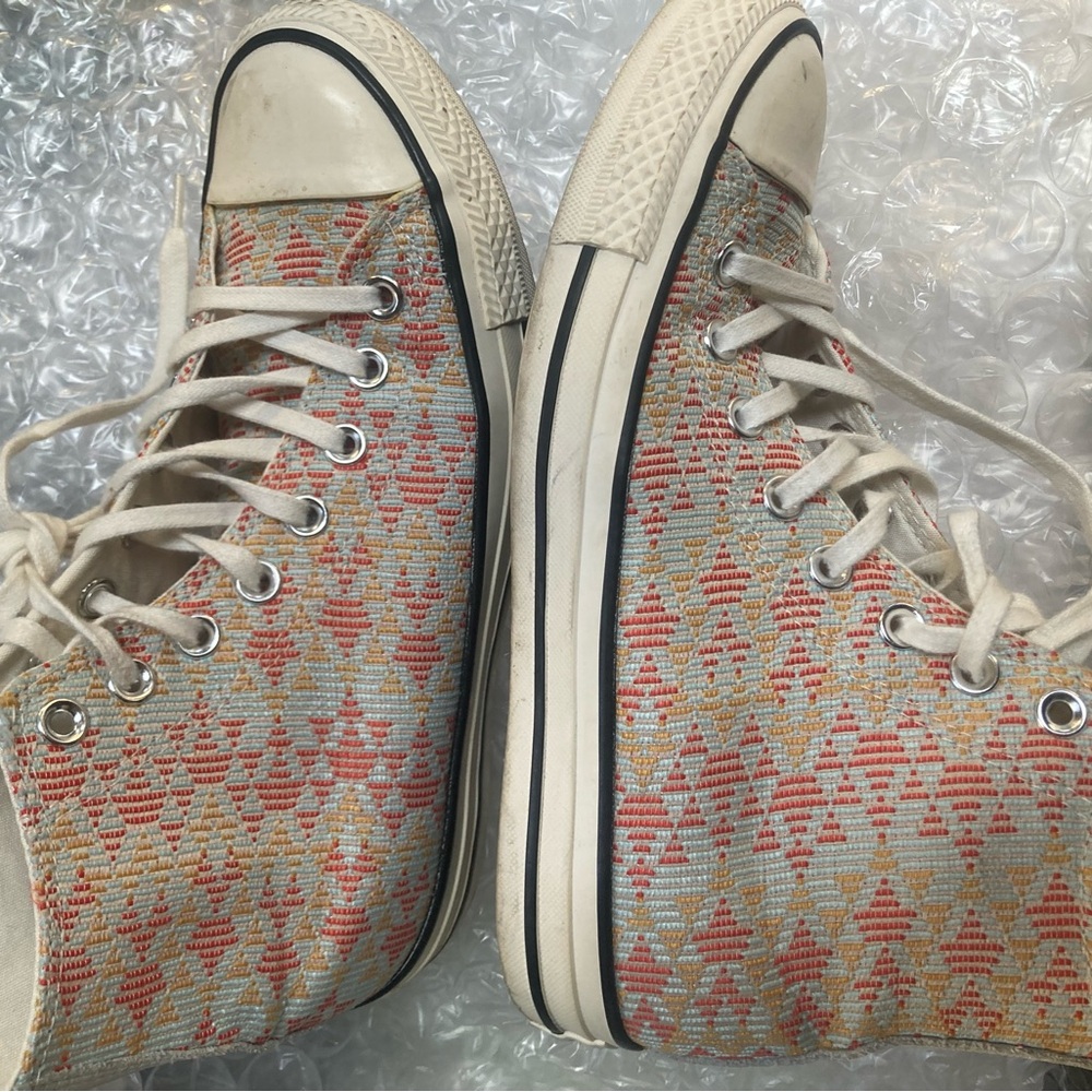 Like new women’s 8.5 high top Converse - Picture 7 of 13